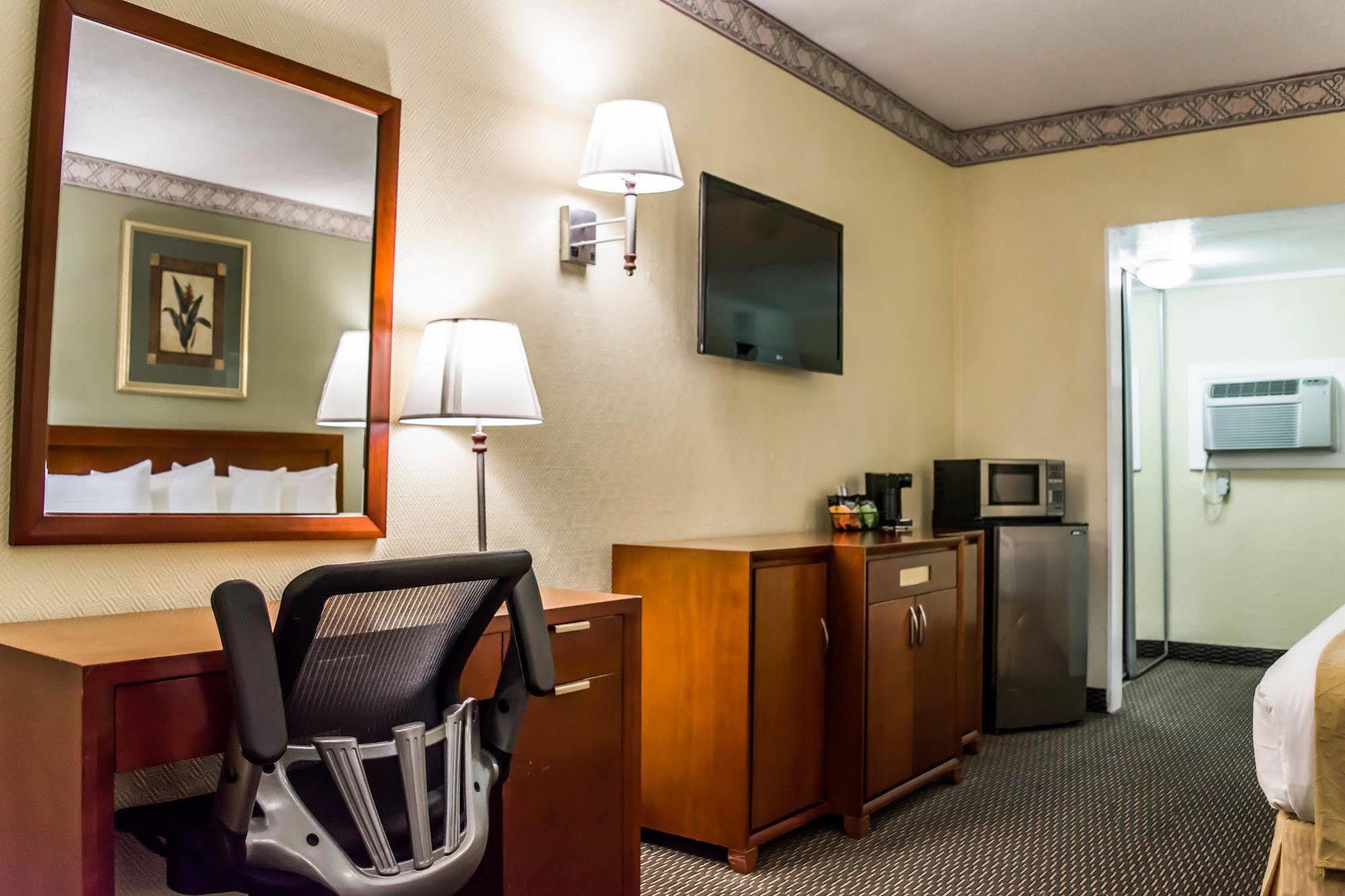 Quality Inn Airport - Cruise Port Tampa Bagian luar foto